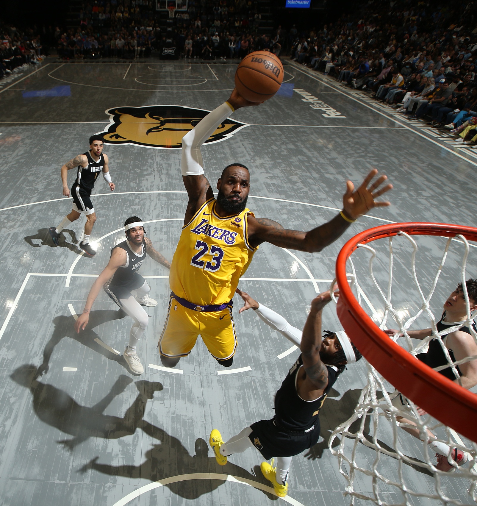 2K突破扣篮能力值仅89！美媒：詹姆斯在篮下依旧完美 至少应该95