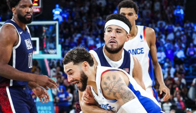 开云网站-从数据刷子到无名MVP！布克再次蜕变太阳迎曙光